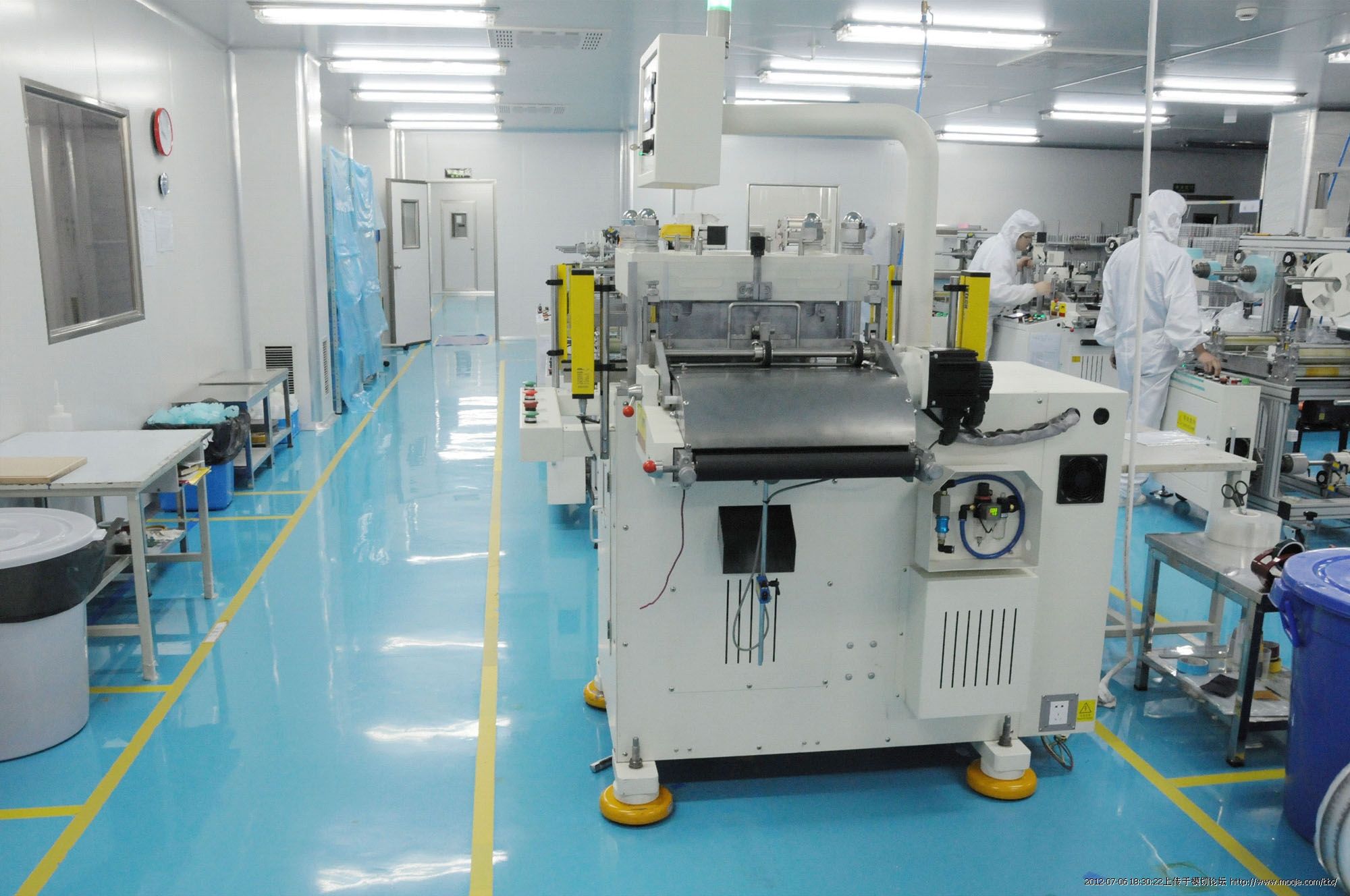 電子廠潔凈車(chē)間的圖片